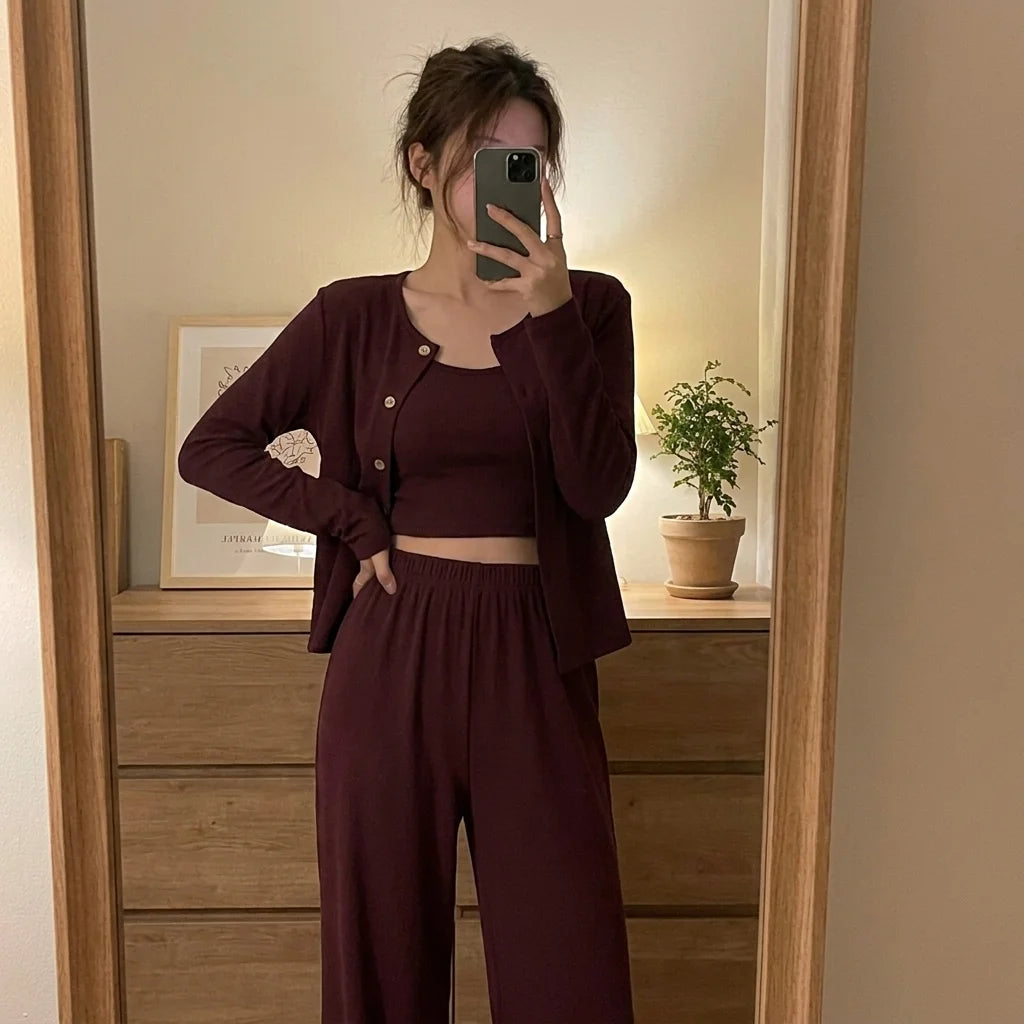 Serelle Three-Piece Lounge Set – round neckline