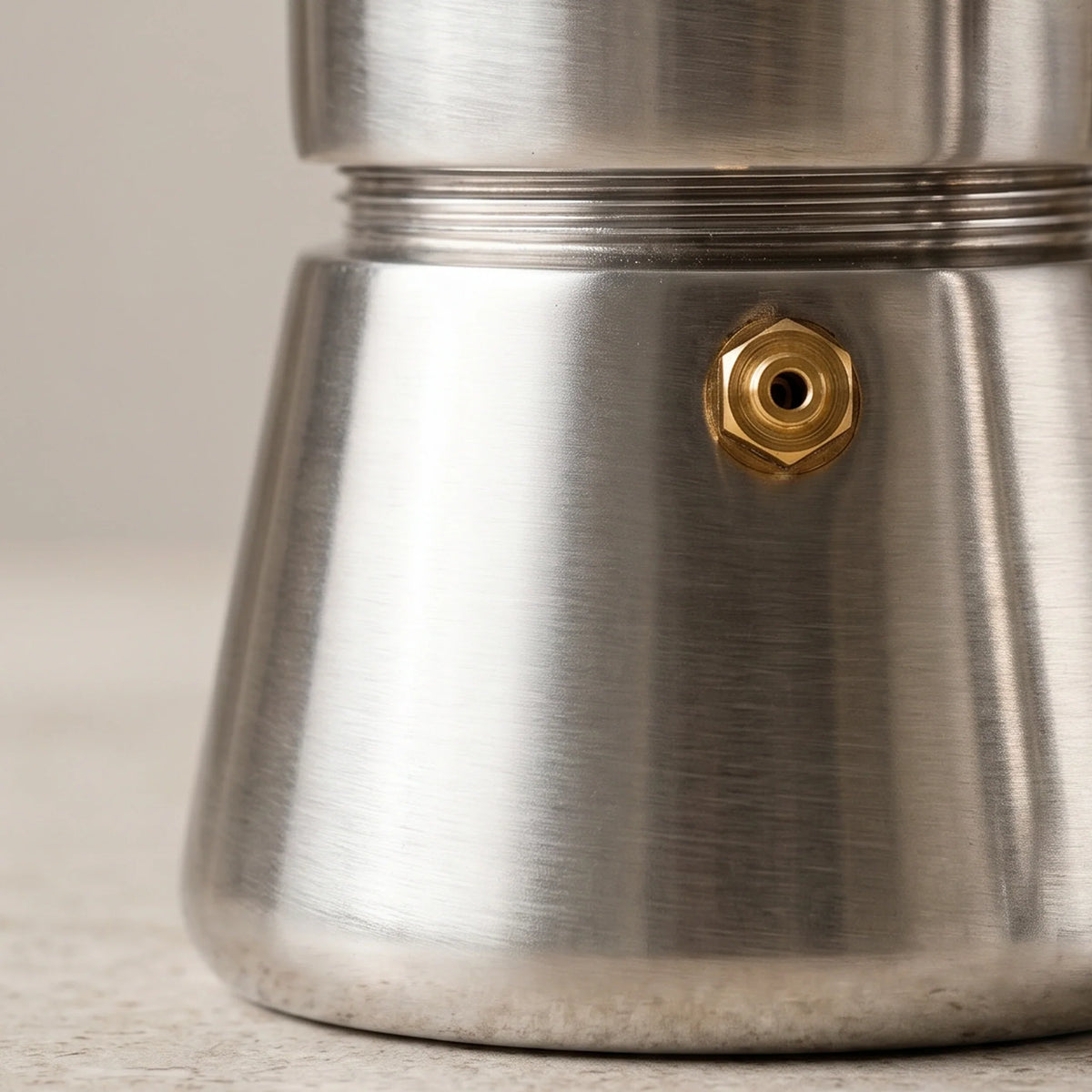 Amalfi Induction Moka Pot with Reducer – 300 ml – feature detail