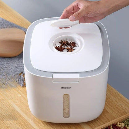 Automatic-lid dry food storage container – view 4