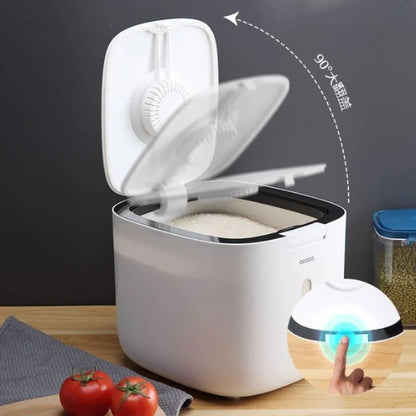 Automatic-lid dry food storage container – view 9
