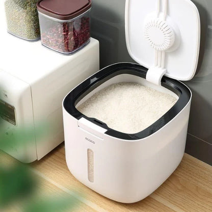 Automatic-lid dry food storage container – view 12