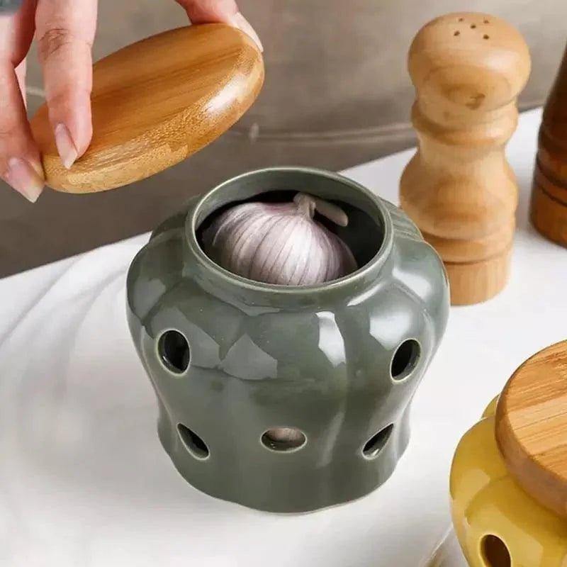 Ceramic storage jar with wooden lid – view 13