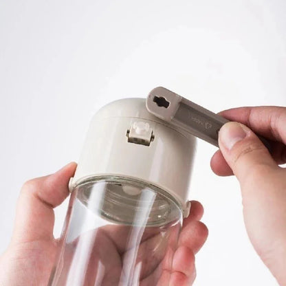 Glass salt and seasoning dispenser with integrated measure – view 6