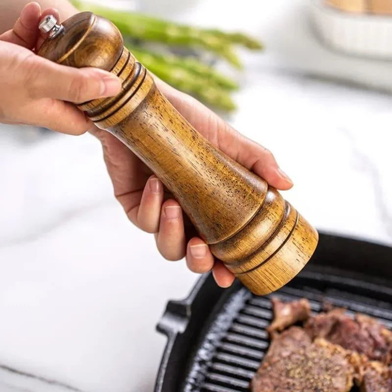 Manual wooden pepper and spice grinder – view 3