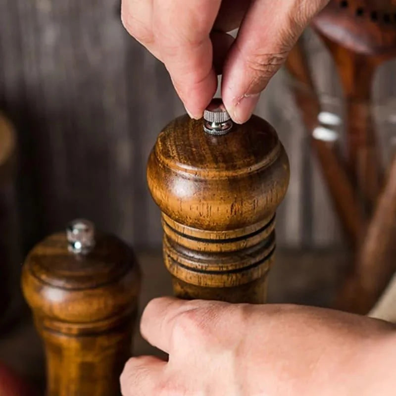 Manual wooden pepper and spice grinder – view 9