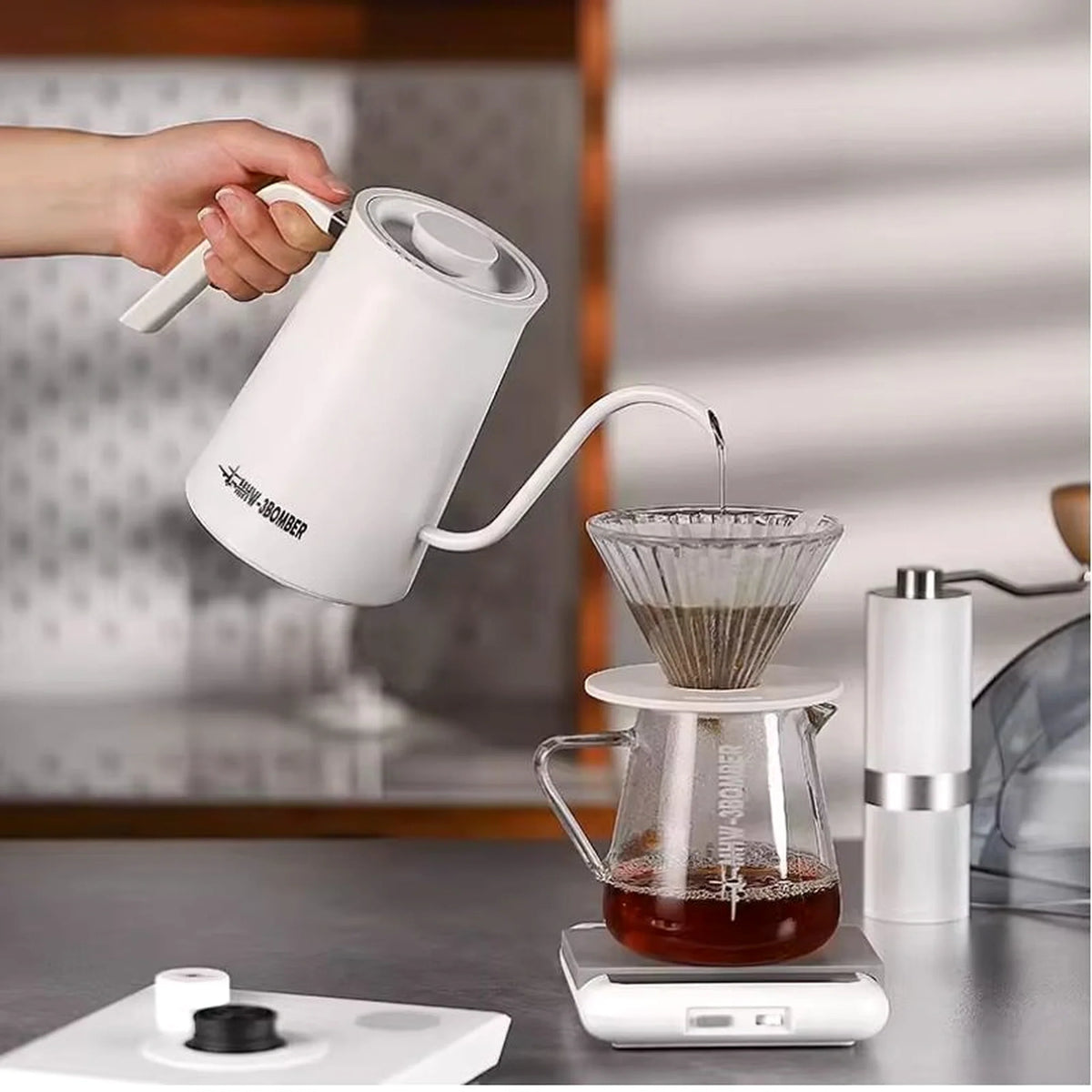 MHW-3BOMBER Electric Gooseneck Kettle – White, 600 ml – feature detail