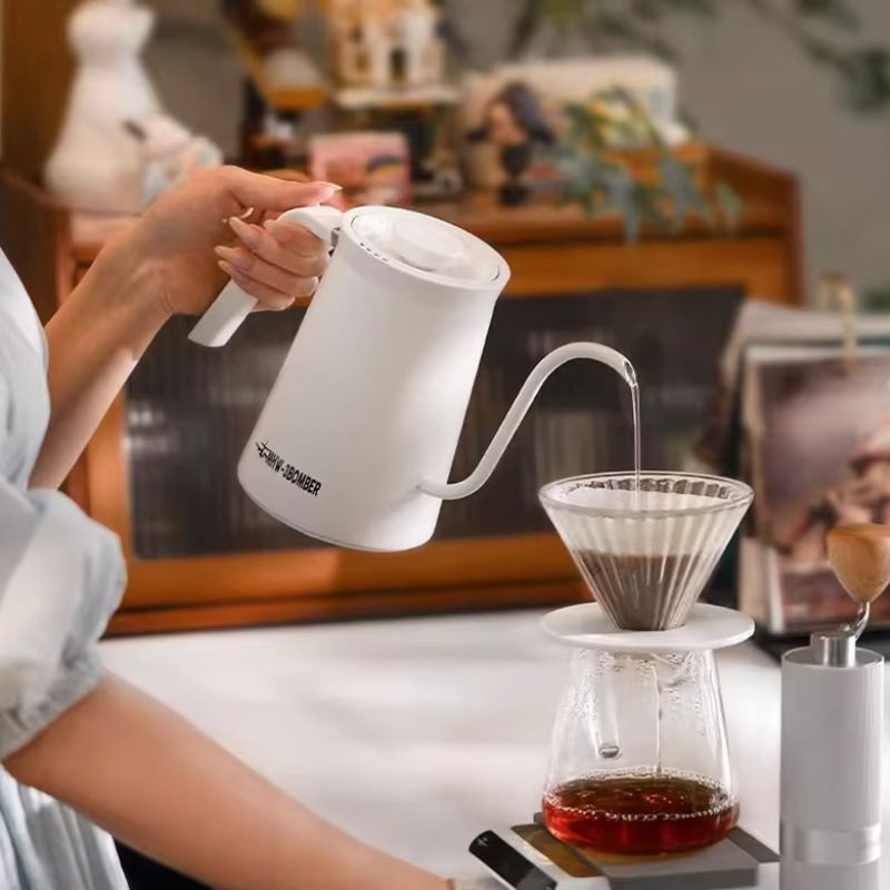 MHW-3BOMBER Electric Gooseneck Kettle – White, 600 ml – feature detail