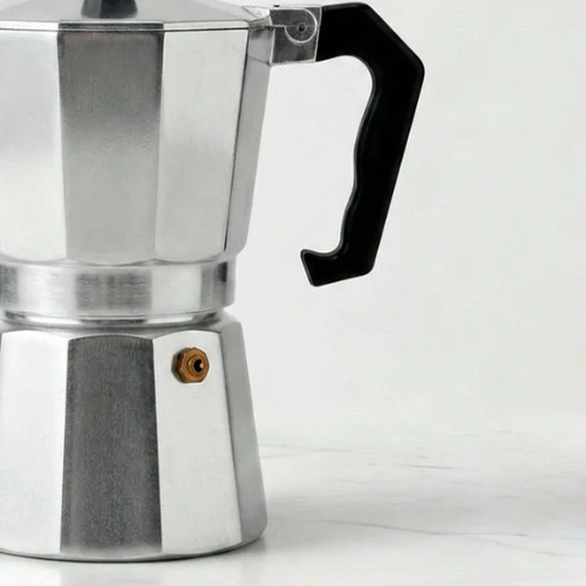 Napoli Stovetop Espresso Maker – 300 ml Aluminium Moka Pot – feature detail