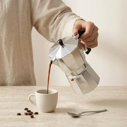 Napoli Stovetop Espresso Maker – 300 ml Aluminium Moka Pot – in use